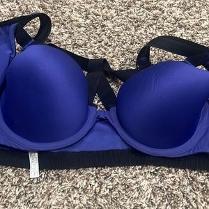 Victoria secret sports bra size 36d